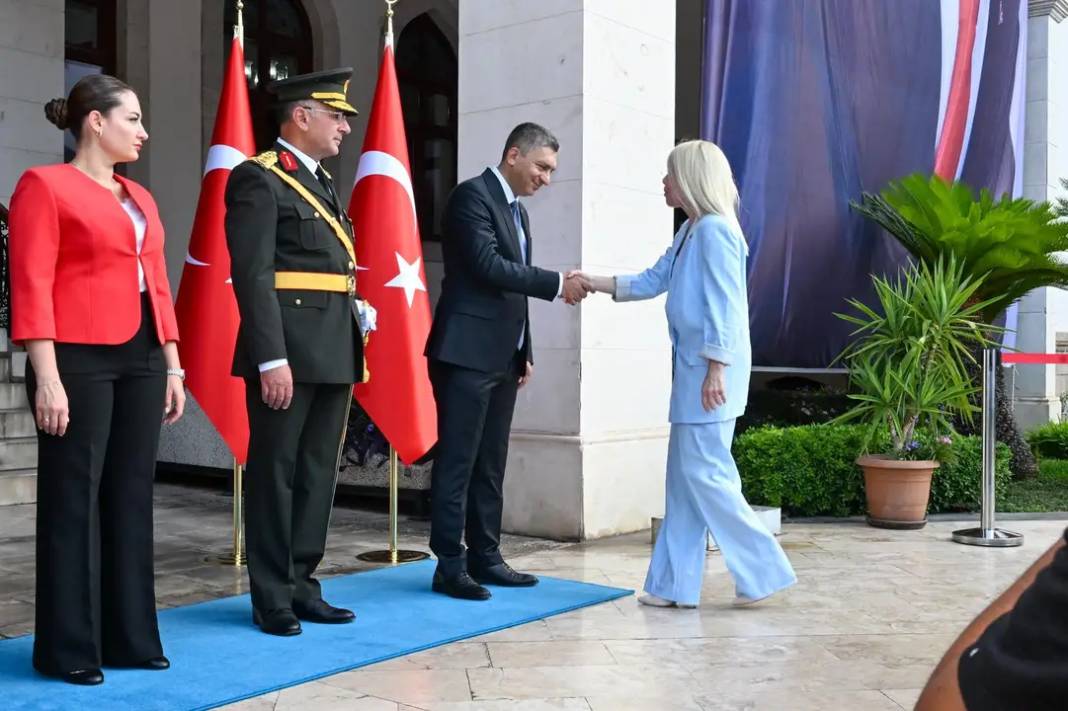 Antalya Cumhuriyet Caddesi’nde 30 Ağustos Töreni 2